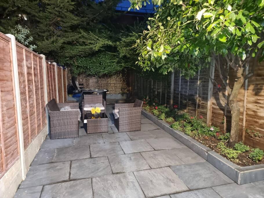 Ferienhaus Uniq 3 Bedroom House In Watford ,15min To London Euston , Close To Harry Potter *