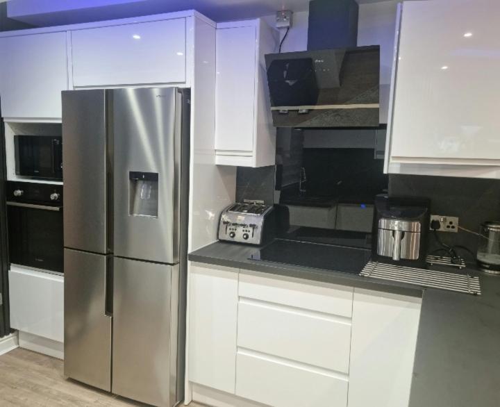 Ferienhaus Uniq 3 Bedroom House In Watford ,15min To London Euston , Close To Harry Potter *